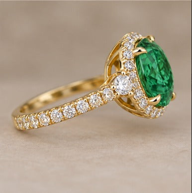 Fancy Vivid Green Portugese Cut 18 k gold ring
